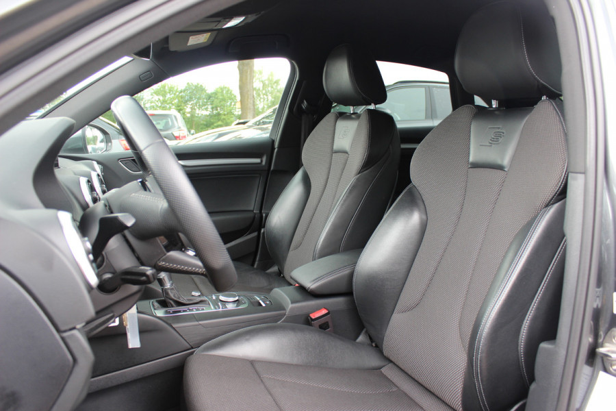 Audi A3 Limousine 1.5 TFSI CoD Sport S Line Edition / Navigatie / Parkeerhulp V+A / 18'' / Half Leder / Sportstoelen / Cruise Control