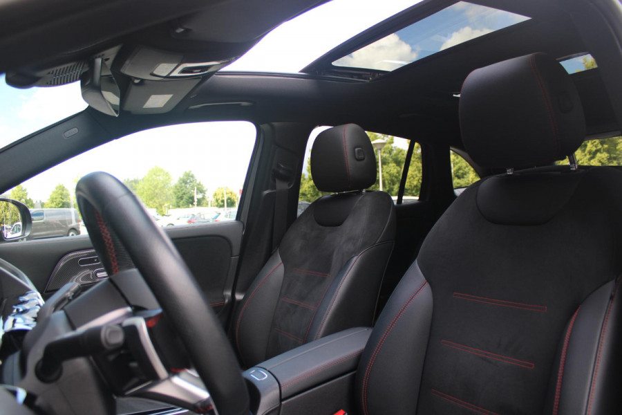 Mercedes-Benz GLA 250 e AMG Line | PANORAMISCH SCHUIF/KANTEL DAK | SFEER VERLICHTING | ELEKTRISCH BEDIENBARE VOORSTOELEN MET GEHEUGENFUNCTIE EN "ZITKINEMATICA" | DRAADLOZE APPLE CARPLAY/ANDROID AUTO | NIGHT PAKKET: DAKRELING ZWART, ZIJRUITEN EN ACHTERRUITEN ZWART, LICHTMETALEN VELGEN 19" ZWART | HEAD UP DISPLAY | REALITY-NAVIGATIE  | 360° CAMERA | MULTI BEAM LED KOPLAMPEN | DODEHOEK DETECTIE | ADAPTIVE CRUISE CONTROL | KEYLESS GO | ELEKTRISCH BEDIENBARE ACHTERKLEP | DRAADLOZE TELEFOONLADER | PREMIUM AUDIO | STOEL VERWARMING |