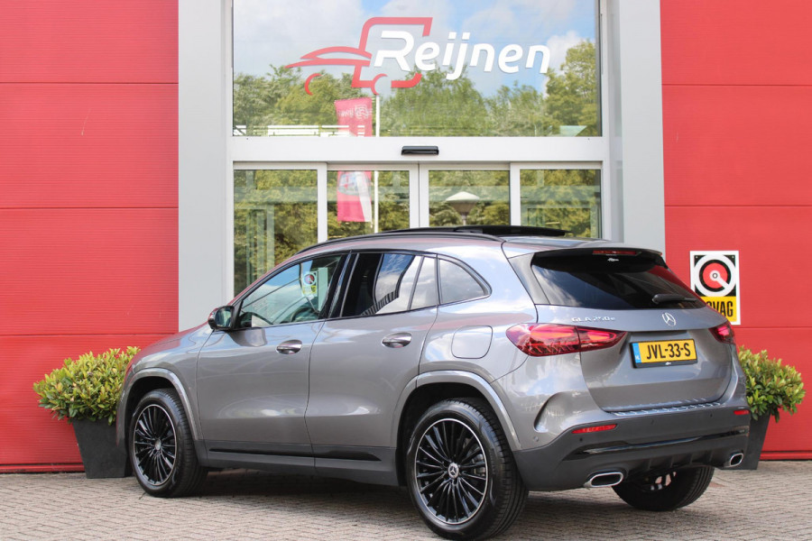 Mercedes-Benz GLA 250 e AMG Line | PANORAMISCH SCHUIF/KANTEL DAK | SFEER VERLICHTING | ELEKTRISCH BEDIENBARE VOORSTOELEN MET GEHEUGENFUNCTIE EN "ZITKINEMATICA" | DRAADLOZE APPLE CARPLAY/ANDROID AUTO | NIGHT PAKKET: DAKRELING ZWART, ZIJRUITEN EN ACHTERRUITEN ZWART, LICHTMETALEN VELGEN 19" ZWART | HEAD UP DISPLAY | REALITY-NAVIGATIE  | 360° CAMERA | MULTI BEAM LED KOPLAMPEN | DODEHOEK DETECTIE | ADAPTIVE CRUISE CONTROL | KEYLESS GO | ELEKTRISCH BEDIENBARE ACHTERKLEP | DRAADLOZE TELEFOONLADER | PREMIUM AUDIO | STOEL VERWARMING |