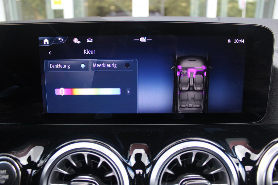 Mercedes-Benz GLA 250 e AMG Line | PANORAMISCH SCHUIF/KANTEL DAK | SFEER VERLICHTING | ELEKTRISCH BEDIENBARE VOORSTOELEN MET GEHEUGENFUNCTIE EN "ZITKINEMATICA" | DRAADLOZE APPLE CARPLAY/ANDROID AUTO | NIGHT PAKKET: DAKRELING ZWART, ZIJRUITEN EN ACHTERRUITEN ZWART, LICHTMETALEN VELGEN 19" ZWART | HEAD UP DISPLAY | REALITY-NAVIGATIE  | 360° CAMERA | MULTI BEAM LED KOPLAMPEN | DODEHOEK DETECTIE | ADAPTIVE CRUISE CONTROL | KEYLESS GO | ELEKTRISCH BEDIENBARE ACHTERKLEP | DRAADLOZE TELEFOONLADER | PREMIUM AUDIO | STOEL VERWARMING |