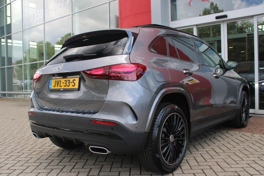 Mercedes-Benz GLA 250 e AMG Line | PANORAMISCH SCHUIF/KANTEL DAK | SFEER VERLICHTING | ELEKTRISCH BEDIENBARE VOORSTOELEN MET GEHEUGENFUNCTIE EN "ZITKINEMATICA" | DRAADLOZE APPLE CARPLAY/ANDROID AUTO | NIGHT PAKKET: DAKRELING ZWART, ZIJRUITEN EN ACHTERRUITEN ZWART, LICHTMETALEN VELGEN 19" ZWART | HEAD UP DISPLAY | REALITY-NAVIGATIE  | 360° CAMERA | MULTI BEAM LED KOPLAMPEN | DODEHOEK DETECTIE | ADAPTIVE CRUISE CONTROL | KEYLESS GO | ELEKTRISCH BEDIENBARE ACHTERKLEP | DRAADLOZE TELEFOONLADER | PREMIUM AUDIO | STOEL VERWARMING |
