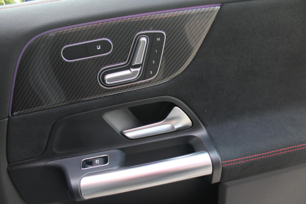 Mercedes-Benz GLA 250 e AMG Line | PANORAMISCH SCHUIF/KANTEL DAK | SFEER VERLICHTING | ELEKTRISCH BEDIENBARE VOORSTOELEN MET GEHEUGENFUNCTIE EN "ZITKINEMATICA" | DRAADLOZE APPLE CARPLAY/ANDROID AUTO | NIGHT PAKKET: DAKRELING ZWART, ZIJRUITEN EN ACHTERRUITEN ZWART, LICHTMETALEN VELGEN 19" ZWART | HEAD UP DISPLAY | REALITY-NAVIGATIE  | 360° CAMERA | MULTI BEAM LED KOPLAMPEN | DODEHOEK DETECTIE | ADAPTIVE CRUISE CONTROL | KEYLESS GO | ELEKTRISCH BEDIENBARE ACHTERKLEP | DRAADLOZE TELEFOONLADER | PREMIUM AUDIO | STOEL VERWARMING |