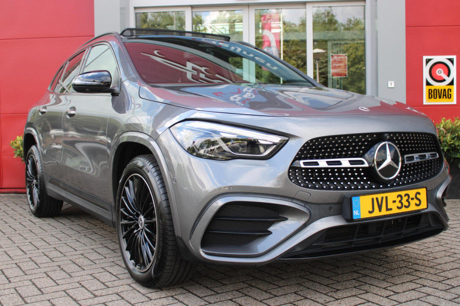 Mercedes-Benz GLA 250 e AMG Line | PANORAMISCH SCHUIF/KANTEL DAK | SFEER VERLICHTING | ELEKTRISCH BEDIENBARE VOORSTOELEN MET GEHEUGENFUNCTIE EN "ZITKINEMATICA" | DRAADLOZE APPLE CARPLAY/ANDROID AUTO | NIGHT PAKKET: DAKRELING ZWART, ZIJRUITEN EN ACHTERRUITEN ZWART, LICHTMETALEN VELGEN 19" ZWART | HEAD UP DISPLAY | REALITY-NAVIGATIE  | 360° CAMERA | MULTI BEAM LED KOPLAMPEN | DODEHOEK DETECTIE | ADAPTIVE CRUISE CONTROL | KEYLESS GO | ELEKTRISCH BEDIENBARE ACHTERKLEP | DRAADLOZE TELEFOONLADER | PREMIUM AUDIO | STOEL VERWARMING |