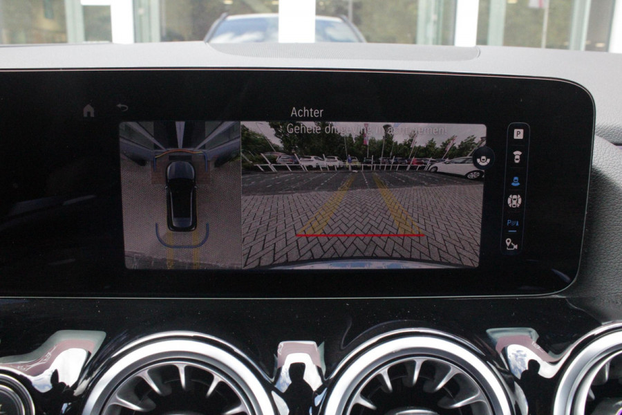 Mercedes-Benz GLA 250 e AMG Line | PANORAMISCH SCHUIF/KANTEL DAK | SFEER VERLICHTING | ELEKTRISCH BEDIENBARE VOORSTOELEN MET GEHEUGENFUNCTIE EN "ZITKINEMATICA" | DRAADLOZE APPLE CARPLAY/ANDROID AUTO | NIGHT PAKKET: DAKRELING ZWART, ZIJRUITEN EN ACHTERRUITEN ZWART, LICHTMETALEN VELGEN 19" ZWART | HEAD UP DISPLAY | REALITY-NAVIGATIE  | 360° CAMERA | MULTI BEAM LED KOPLAMPEN | DODEHOEK DETECTIE | ADAPTIVE CRUISE CONTROL | KEYLESS GO | ELEKTRISCH BEDIENBARE ACHTERKLEP | DRAADLOZE TELEFOONLADER | PREMIUM AUDIO | STOEL VERWARMING |