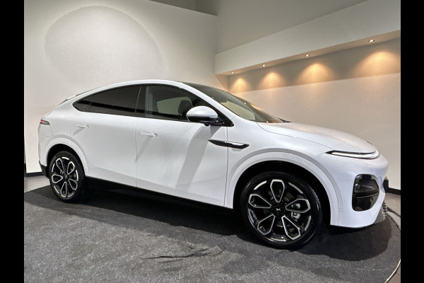 XPeng G6 RWD Standard Range 68.5 kWh Premium interieur met elektr. stoelen en nappa leer