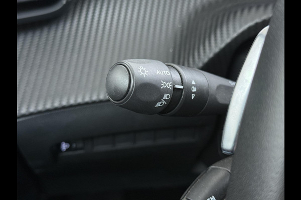 Peugeot 208 1.2 Hybrid 110 e-DCS6 Allure VAN: 23.900,- VOOR: 19.877,- UW WKVOORDEEL: 4.023,- | FABRIEKSGARANTIE t/m 03-2027 | TOPSTAAT! | KEYLESS ENTRY | APPLE CARPLAY-ANDROID AUTO| PARKEERSENSOREN VOOR EN ACHTER |