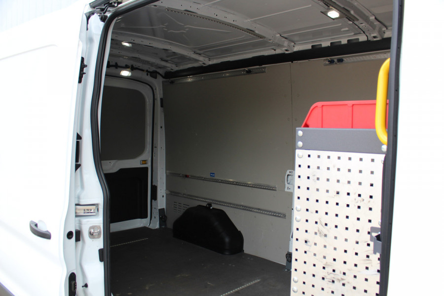 Ford Transit 350 2.0 TDCI L3H2 Trend Nette bedrijfswagen die u nog jaren van dienst kan zijn !  Navigatie, Cruise Controle, Airco, Stoelverwarming, PDC V/A,