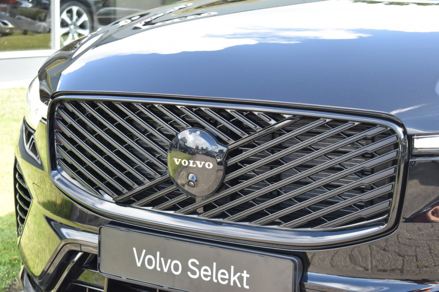 Volvo XC60 T6 350PK AWD Ultra Black Edition | BLIS | HUD | Panodak | Stoelverwarm Voor/Achter | Adapt. Cruise | H&K |