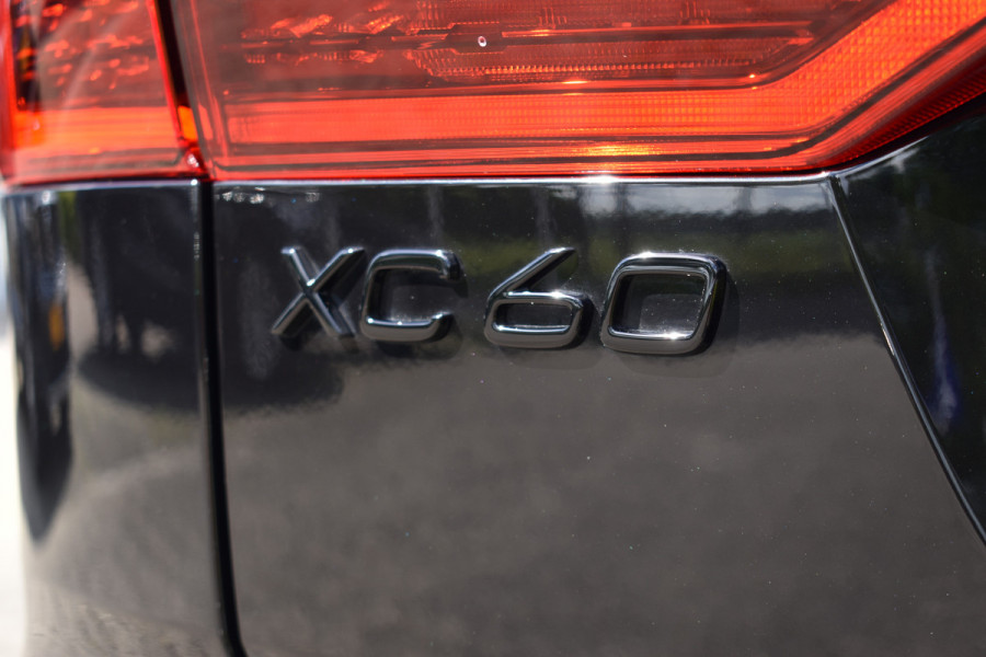 Volvo XC60 T6 350PK AWD Ultra Black Edition | BLIS | HUD | Panodak | Stoelverwarm Voor/Achter | Adapt. Cruise | H&K |
