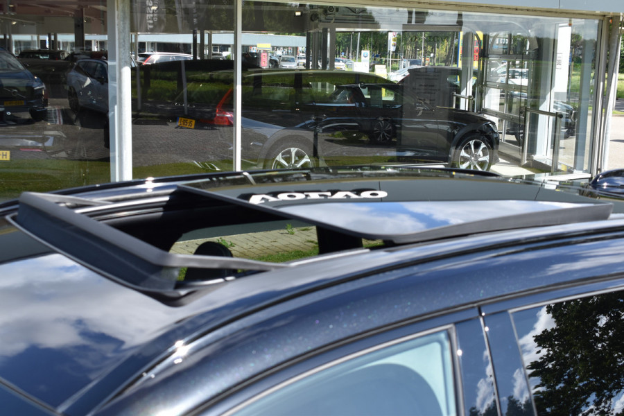 Volvo XC60 T6 350PK AWD Ultra Black Edition | BLIS | HUD | Panodak | Stoelverwarm Voor/Achter | Adapt. Cruise | H&K |