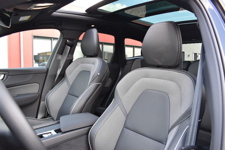 Volvo XC60 T6 350PK AWD Ultra Black Edition | BLIS | HUD | Panodak | Stoelverwarm Voor/Achter | Adapt. Cruise | H&K |