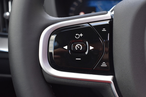 Volvo XC60 T6 350PK AWD Ultra Black Edition | BLIS | HUD | Panodak | Stoelverwarm Voor/Achter | Adapt. Cruise | H&K |