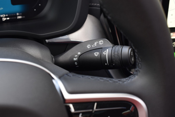 Volvo XC60 T6 350PK AWD Ultra Black Edition | BLIS | HUD | Panodak | Stoelverwarm Voor/Achter | Adapt. Cruise | H&K |