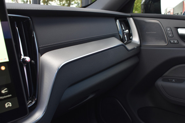 Volvo XC60 T6 350PK AWD Ultra Black Edition | BLIS | HUD | Panodak | Stoelverwarm Voor/Achter | Adapt. Cruise | H&K |