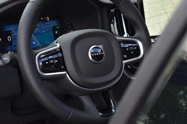 Volvo XC60 T6 350PK AWD Ultra Black Edition | BLIS | HUD | Panodak | Stoelverwarm Voor/Achter | Adapt. Cruise | H&K |