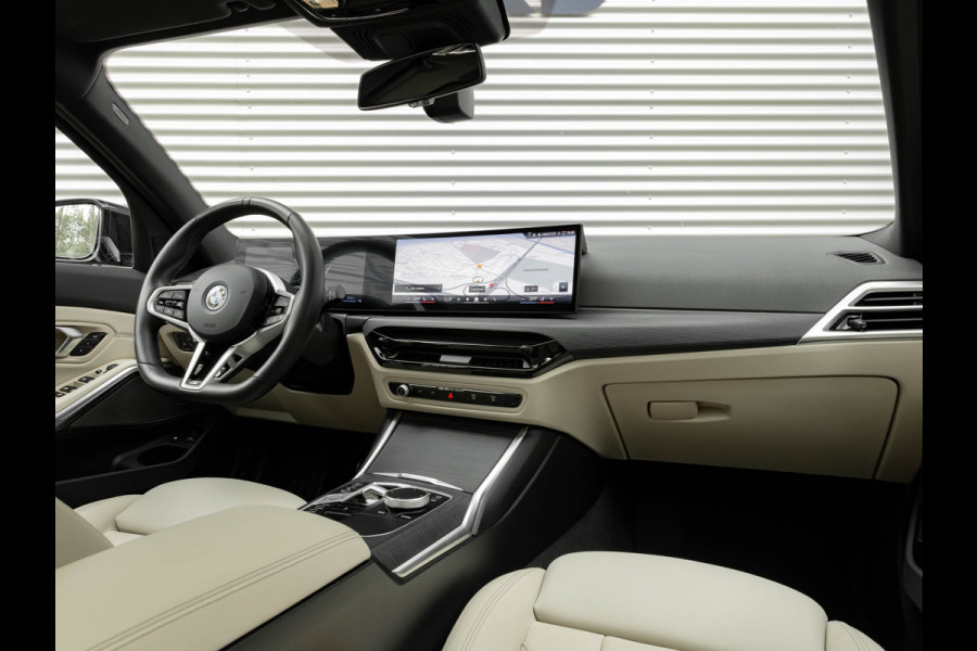 BMW 3 Serie Touring 330e xDrive M-Sport - Long Range - Pano - Driving Ass Prof - Trekhaak - Head-up