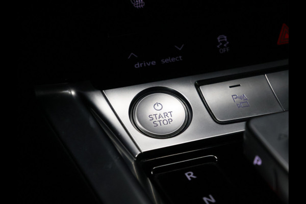 Audi e-tron e-tron 55 quattro advanced 95 kWh Sport [ADAPTIVE CRUISE, TREKHAAK AFNEEMBAAR, APPLE CARPLAY, ANDROID, MEMORY SEATS, CAMERA, VOL LEDER, STOELVERWARMING, CLIMATE, NIEUWSTAAT]