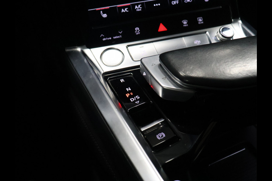 Audi e-tron e-tron 55 quattro advanced 95 kWh Sport [ADAPTIVE CRUISE, TREKHAAK AFNEEMBAAR, APPLE CARPLAY, ANDROID, MEMORY SEATS, CAMERA, VOL LEDER, STOELVERWARMING, CLIMATE, NIEUWSTAAT]