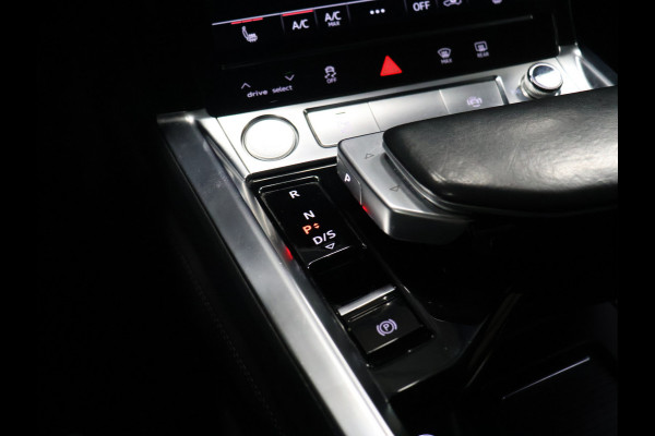 Audi e-tron e-tron 55 quattro advanced 95 kWh Sport [ADAPTIVE CRUISE, TREKHAAK AFNEEMBAAR, APPLE CARPLAY, ANDROID, MEMORY SEATS, CAMERA, VOL LEDER, STOELVERWARMING, CLIMATE, NIEUWSTAAT]