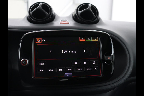Smart Fortwo EQ Comfort 18 kWh | SOH 92,2% | Carplay | Cruise control | Climate control | Elektrisch vouwdak | Parkeerhulp | Bluetooth | Cabriolet