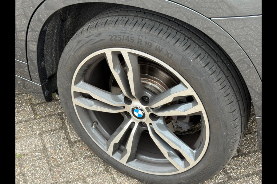 BMW X1 SDrive20i High Executive Edition / Panorama / M PAKKET / HeadUp / LEER / VOLLE AUTO
