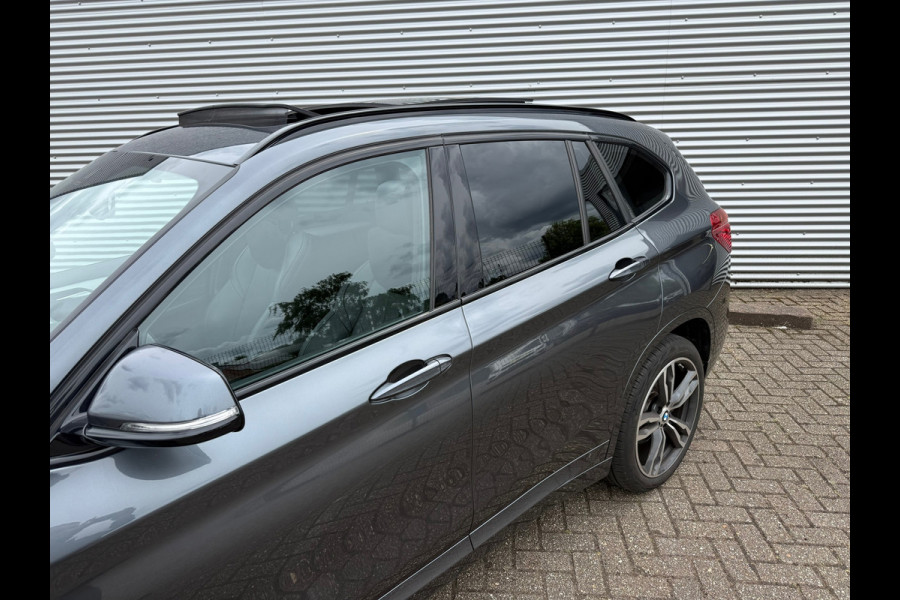 BMW X1 SDrive20i High Executive Edition / Panorama / M PAKKET / HeadUp / LEER / VOLLE AUTO