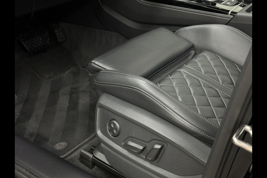 Audi Q5 Sportback 300pk TFSI e S-Line Competition | #RS-Leder | Luchtvering | 360 Camera | Panorama | B&O | ACC | SQ5 Diffuser | Sfeerverlichting | Trekhaak | Stoelverwarming V+A | LED-Matrix | Keyless-Entry | Memory | Zonwering | Standkachel | Stuurverwarming | 21 inch | Black-Optic | Carplay |