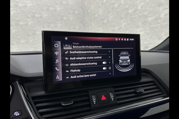 Audi Q5 Sportback 300pk TFSI e S-Line Competition | #RS-Leder | Luchtvering | 360 Camera | Panorama | B&O | ACC | SQ5 Diffuser | Sfeerverlichting | Trekhaak | Stoelverwarming V+A | LED-Matrix | Keyless-Entry | Memory | Zonwering | Standkachel | Stuurverwarming | 21 inch | Black-Optic | Carplay |