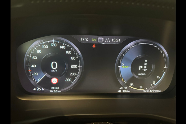 Volvo XC40 T5 Aut. Plug-in Hybrid R-Design Stoelverwarming Parkeercamera 262pk