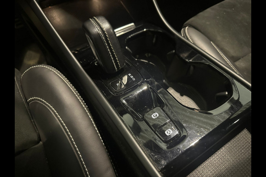 Volvo XC40 T5 Aut. Plug-in Hybrid R-Design Stoelverwarming Parkeercamera 262pk