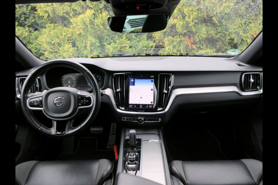 Volvo V60 2.0 B3 R-Design Automaat * Pano * Trekhaak *