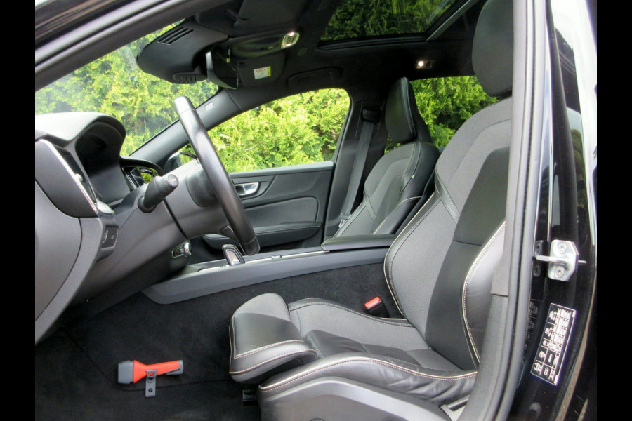 Volvo V60 2.0 B3 R-Design Automaat * Pano * Trekhaak *