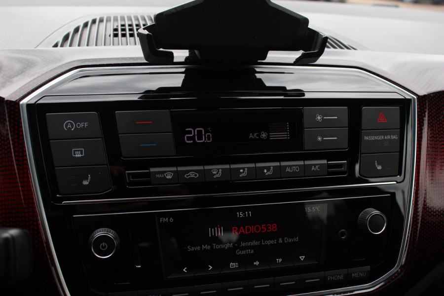 Volkswagen up! 1.0 TSI GTI / Navi by App / DAB / Parkeerhulp achter / Stoelverwarming / Cruise Control