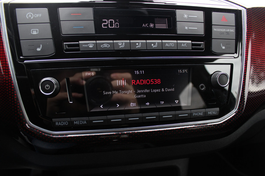 Volkswagen up! 1.0 TSI GTI / Navi by App / DAB / Parkeerhulp achter / Stoelverwarming / Cruise Control