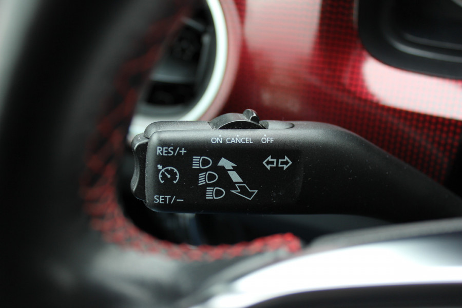 Volkswagen up! 1.0 TSI GTI / Navi by App / DAB / Parkeerhulp achter / Stoelverwarming / Cruise Control
