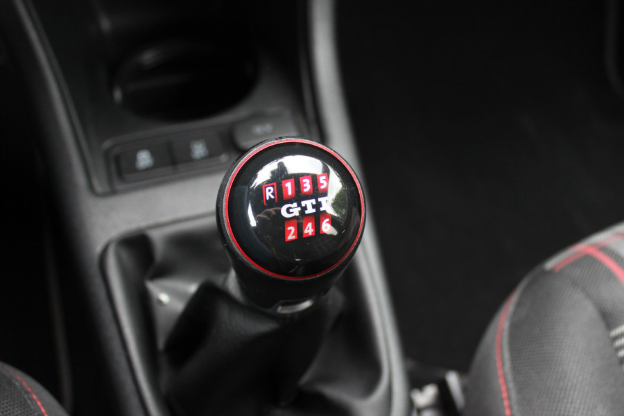Volkswagen up! 1.0 TSI GTI / Navi by App / DAB / Parkeerhulp achter / Stoelverwarming / Cruise Control