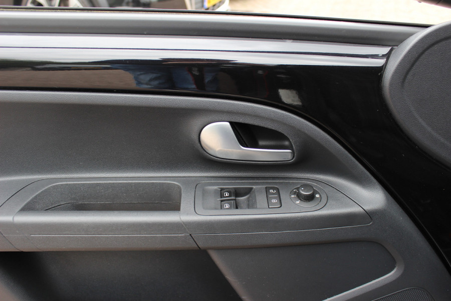 Volkswagen up! 1.0 TSI GTI / Navi by App / DAB / Parkeerhulp achter / Stoelverwarming / Cruise Control