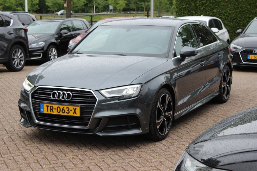 Audi A3 Limousine 1.5 TFSI CoD Sport S Line Edition / Navigatie / Parkeerhulp V+A / 18'' / Half Leder / Sportstoelen / Cruise Control