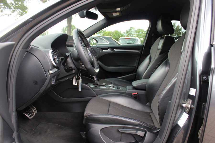 Audi A3 Limousine 1.5 TFSI CoD Sport S Line Edition / Navigatie / Parkeerhulp V+A / 18'' / Half Leder / Sportstoelen / Cruise Control