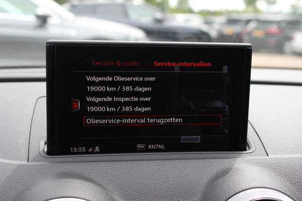 Audi A3 Limousine 1.5 TFSI CoD Sport S Line Edition / Navigatie / Parkeerhulp V+A / 18'' / Half Leder / Sportstoelen / Cruise Control
