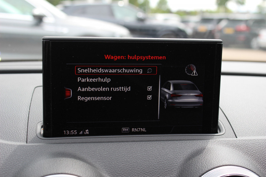 Audi A3 Limousine 1.5 TFSI CoD Sport S Line Edition / Navigatie / Parkeerhulp V+A / 18'' / Half Leder / Sportstoelen / Cruise Control