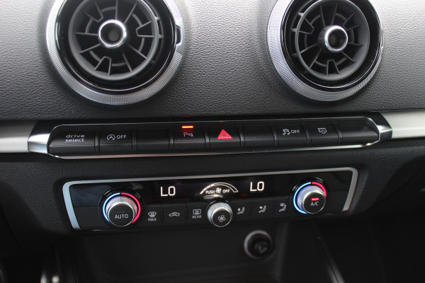Audi A3 Limousine 1.5 TFSI CoD Sport S Line Edition / Navigatie / Parkeerhulp V+A / 18'' / Half Leder / Sportstoelen / Cruise Control