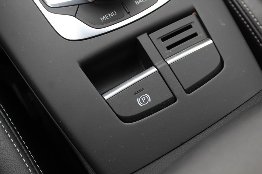 Audi A3 Limousine 1.5 TFSI CoD Sport S Line Edition / Navigatie / Parkeerhulp V+A / 18'' / Half Leder / Sportstoelen / Cruise Control