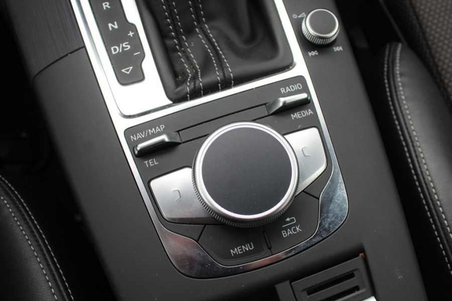 Audi A3 Limousine 1.5 TFSI CoD Sport S Line Edition / Navigatie / Parkeerhulp V+A / 18'' / Half Leder / Sportstoelen / Cruise Control