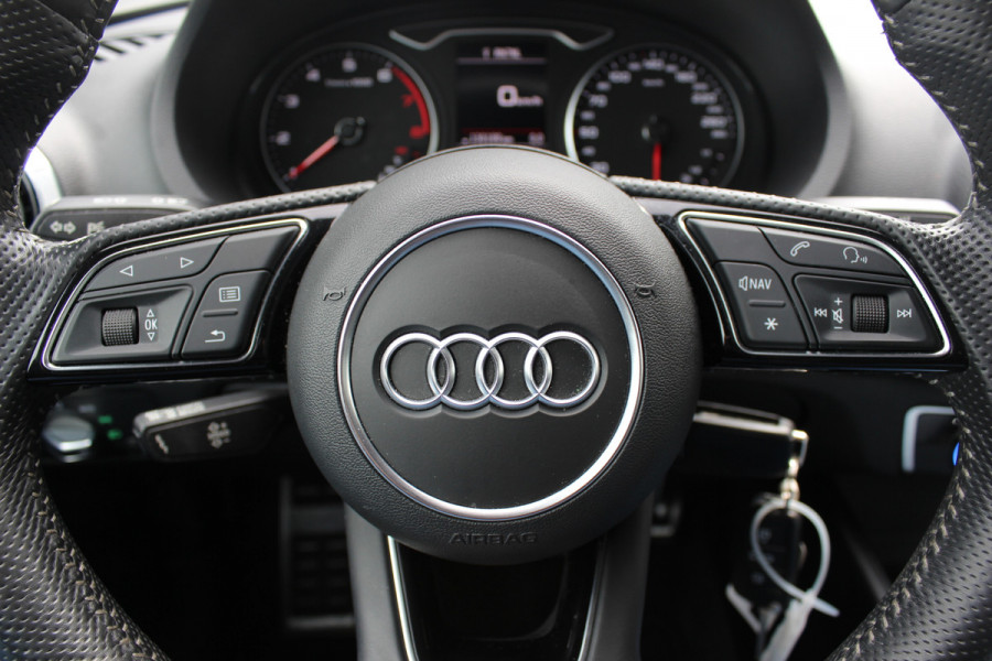 Audi A3 Limousine 1.5 TFSI CoD Sport S Line Edition / Navigatie / Parkeerhulp V+A / 18'' / Half Leder / Sportstoelen / Cruise Control