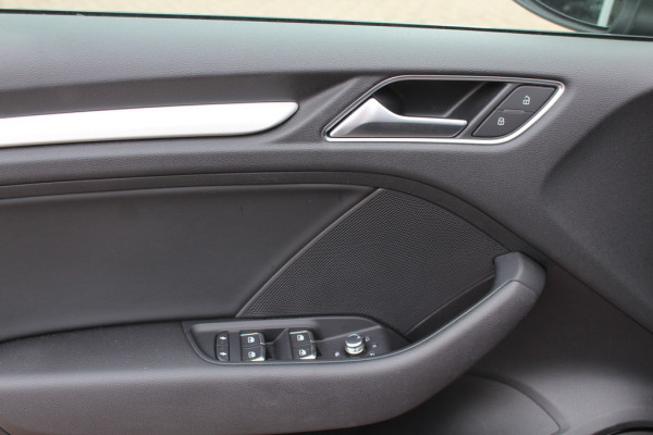 Audi A3 Limousine 1.5 TFSI CoD Sport S Line Edition / Navigatie / Parkeerhulp V+A / 18'' / Half Leder / Sportstoelen / Cruise Control