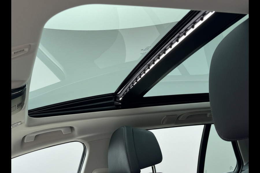 BMW 5 Serie Touring 530e Business Edition Plus, panoramadak, electr trekhaak, laser led , camera, 1 e eigenaar, NL auto met nap