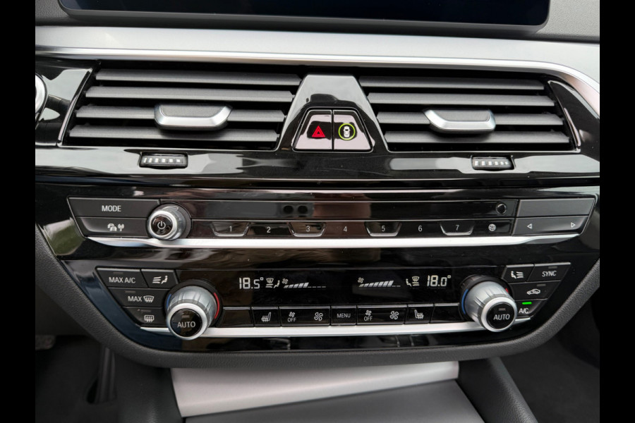 BMW 5 Serie Touring 530e Business Edition Plus, panoramadak, electr trekhaak, laser led , camera, 1 e eigenaar, NL auto met nap