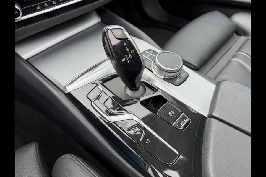 BMW 5 Serie Touring 530e Business Edition Plus, panoramadak, electr trekhaak, laser led , camera, 1 e eigenaar, NL auto met nap