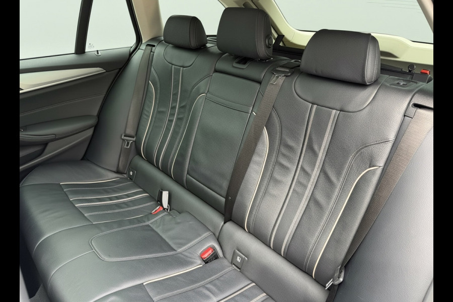 BMW 5 Serie Touring 530e Business Edition Plus, panoramadak, electr trekhaak, laser led , camera, 1 e eigenaar, NL auto met nap